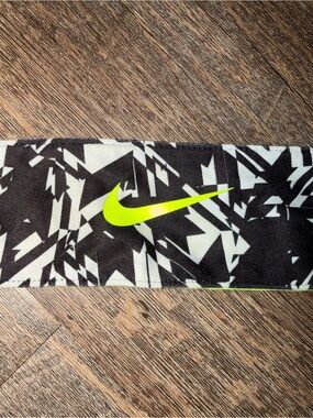 Nike Black & Neon Yellow Geometric Swoosh Headband